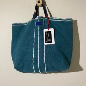 bolso lino verde con bordados azul cielo