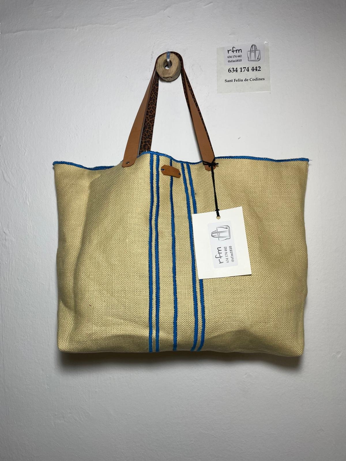 bolso lino beig con bordados azules