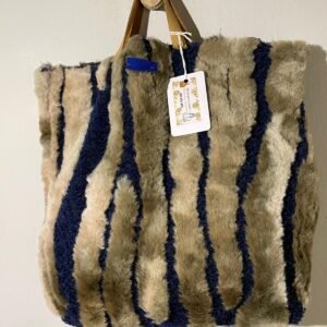 bolso pelo beig combinado azul