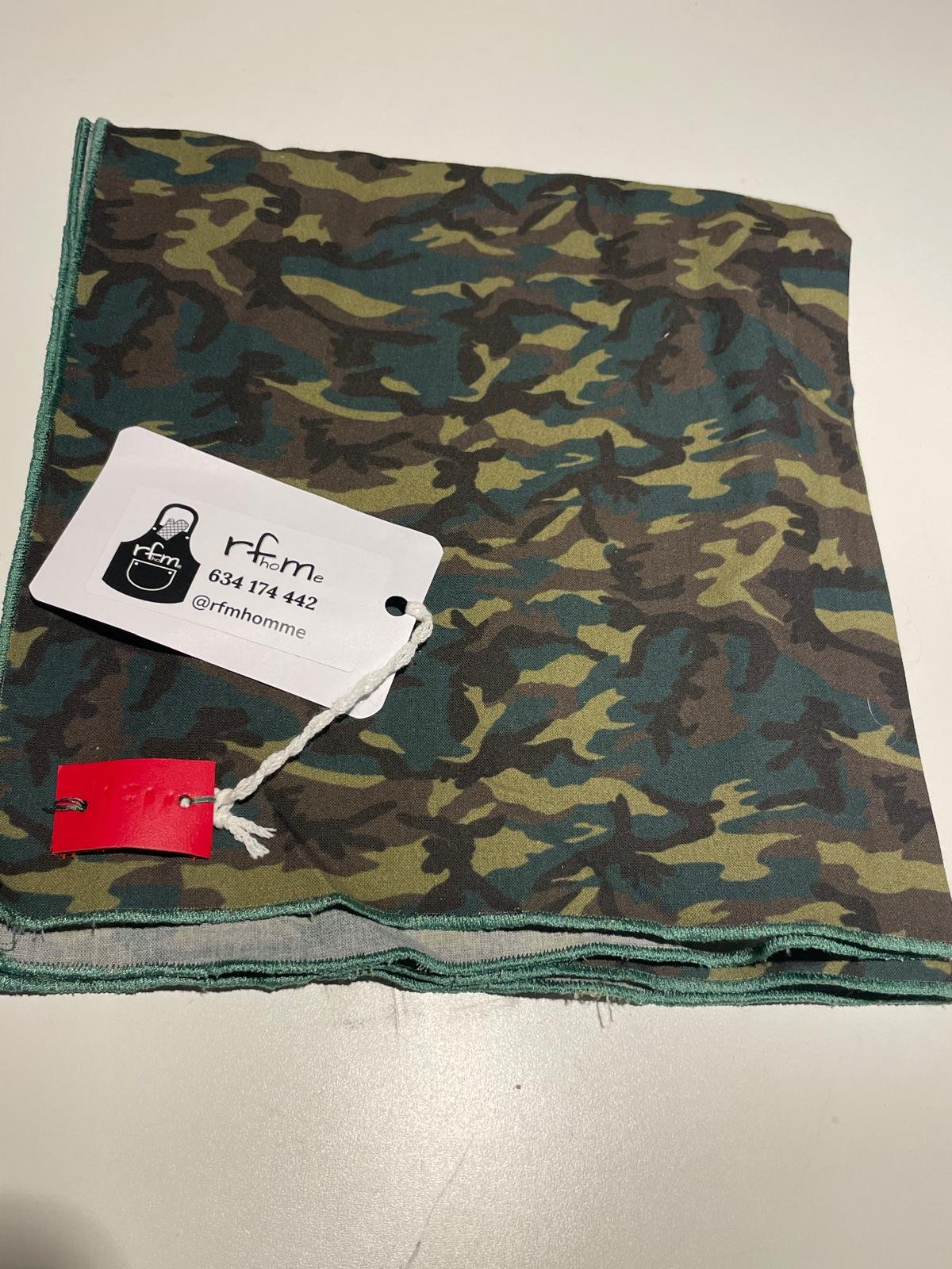 pañuelo de algodón con bordados verdes