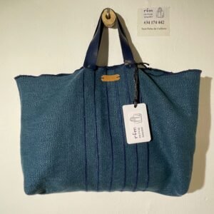 bolso lino azul con bordados azules