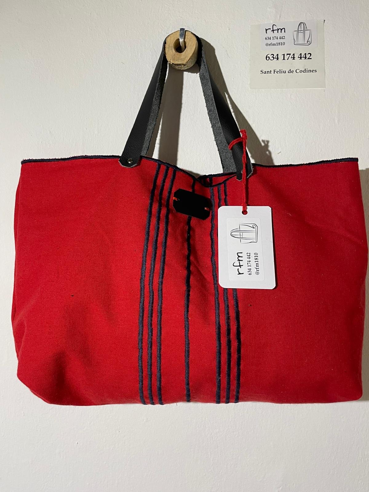 bolso algodón rojo con bordados azules