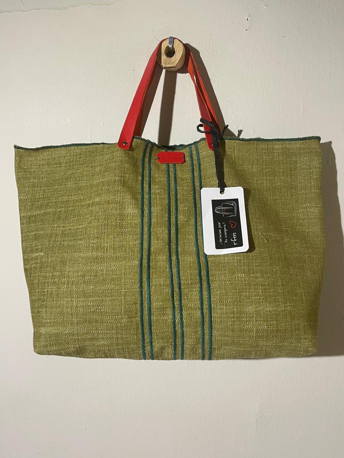bolso lino verde con bordados verdes