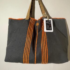 bolso lino gris con bordados naranja