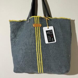 bolso lino azul con bordados amarillos