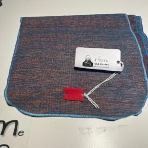 bufanda de terciopelo con bordados azules