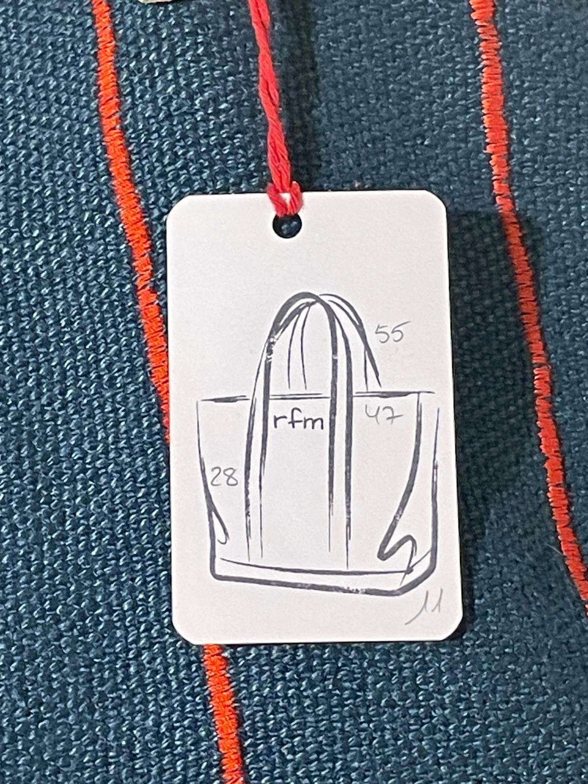 bolso lino azul con bordados rojos - Imagen 2