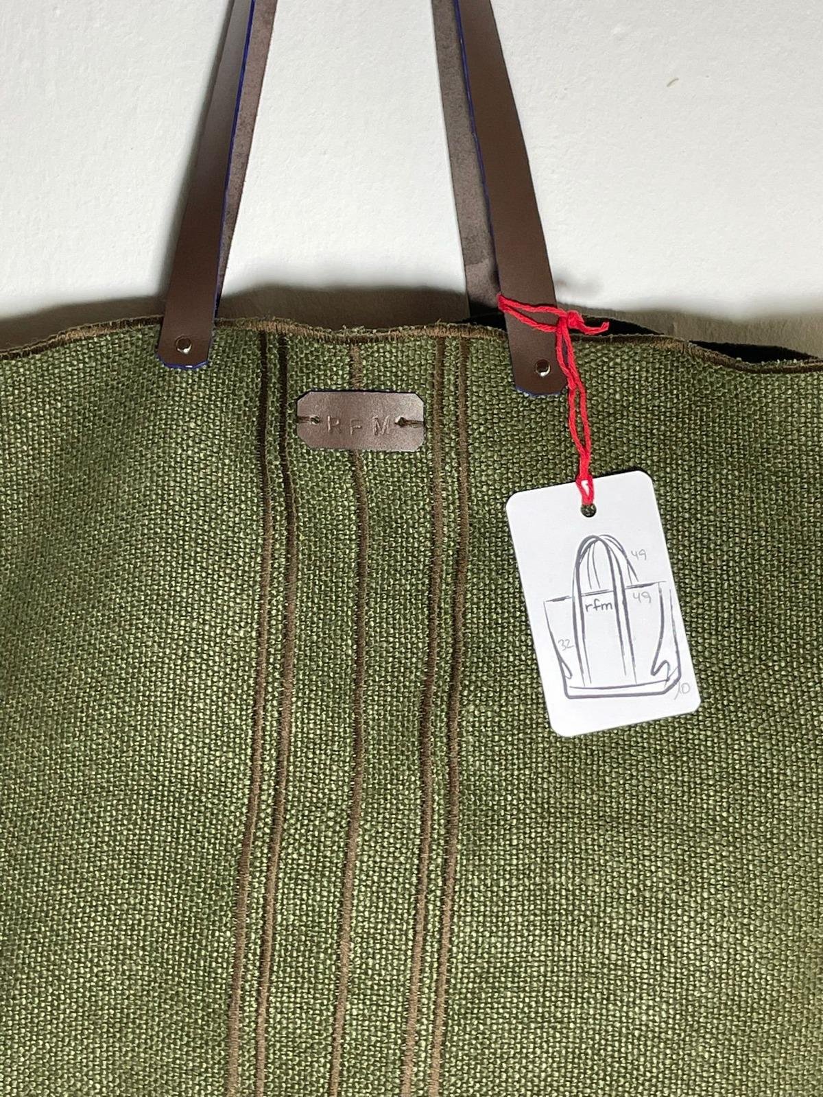 bolso lino kaki con bordados marrones - Imagen 2
