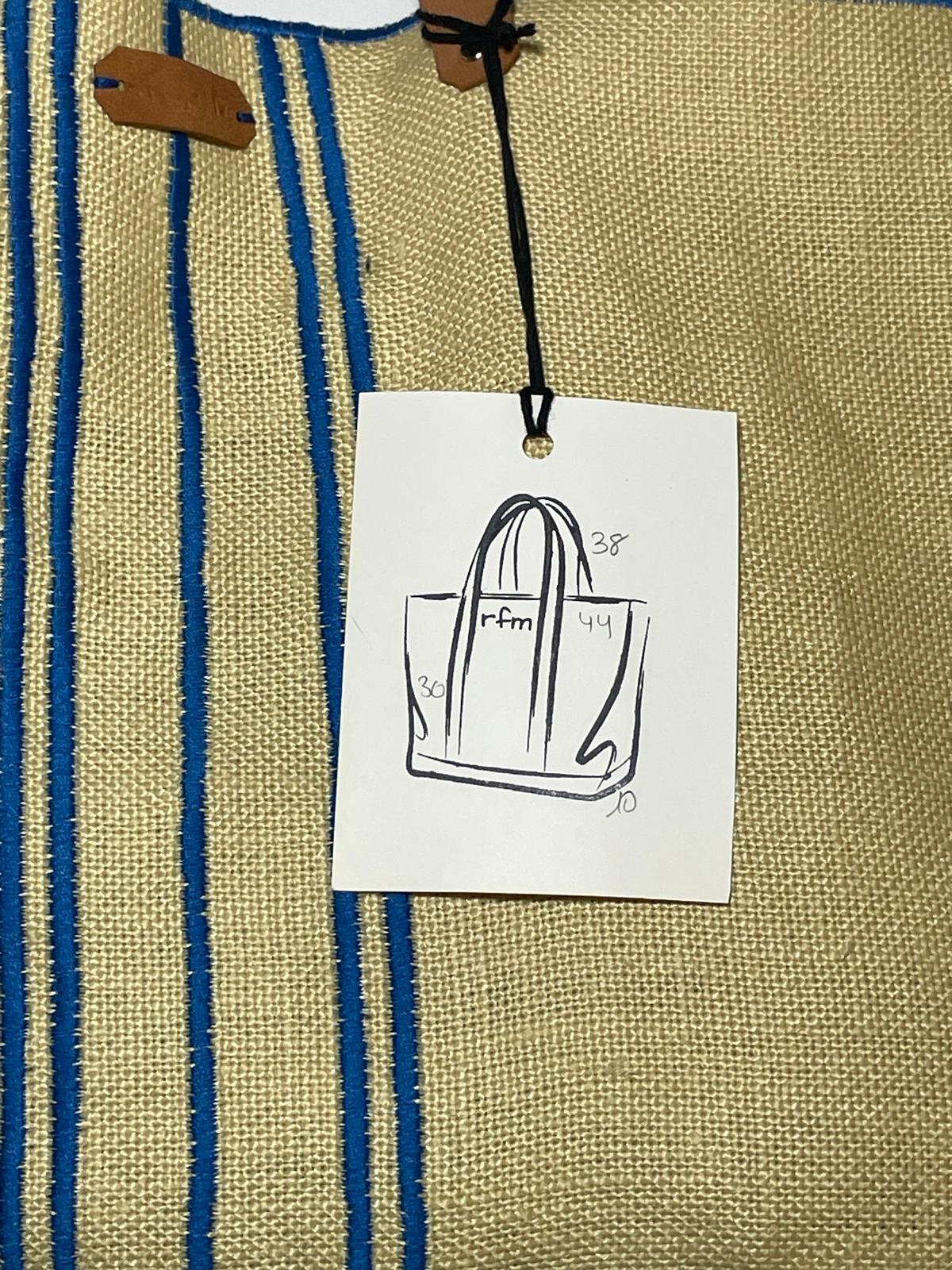 bolso lino beig con bordados azules - Imagen 2