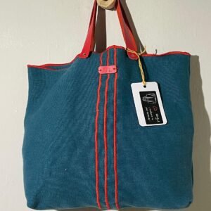 bolso lino verde con bordados rojos