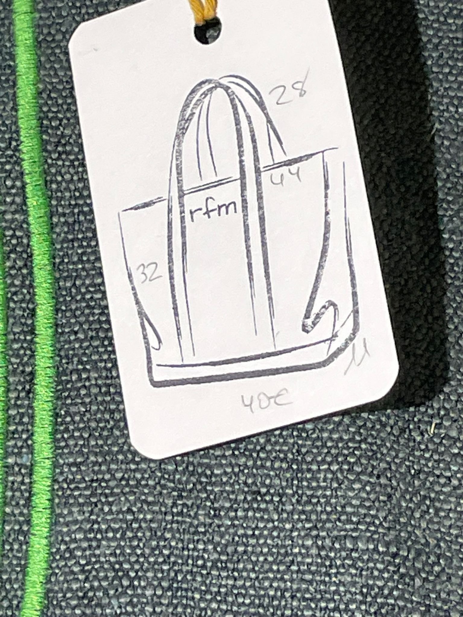 bolso lino gris con bordados verdes - Imagen 2