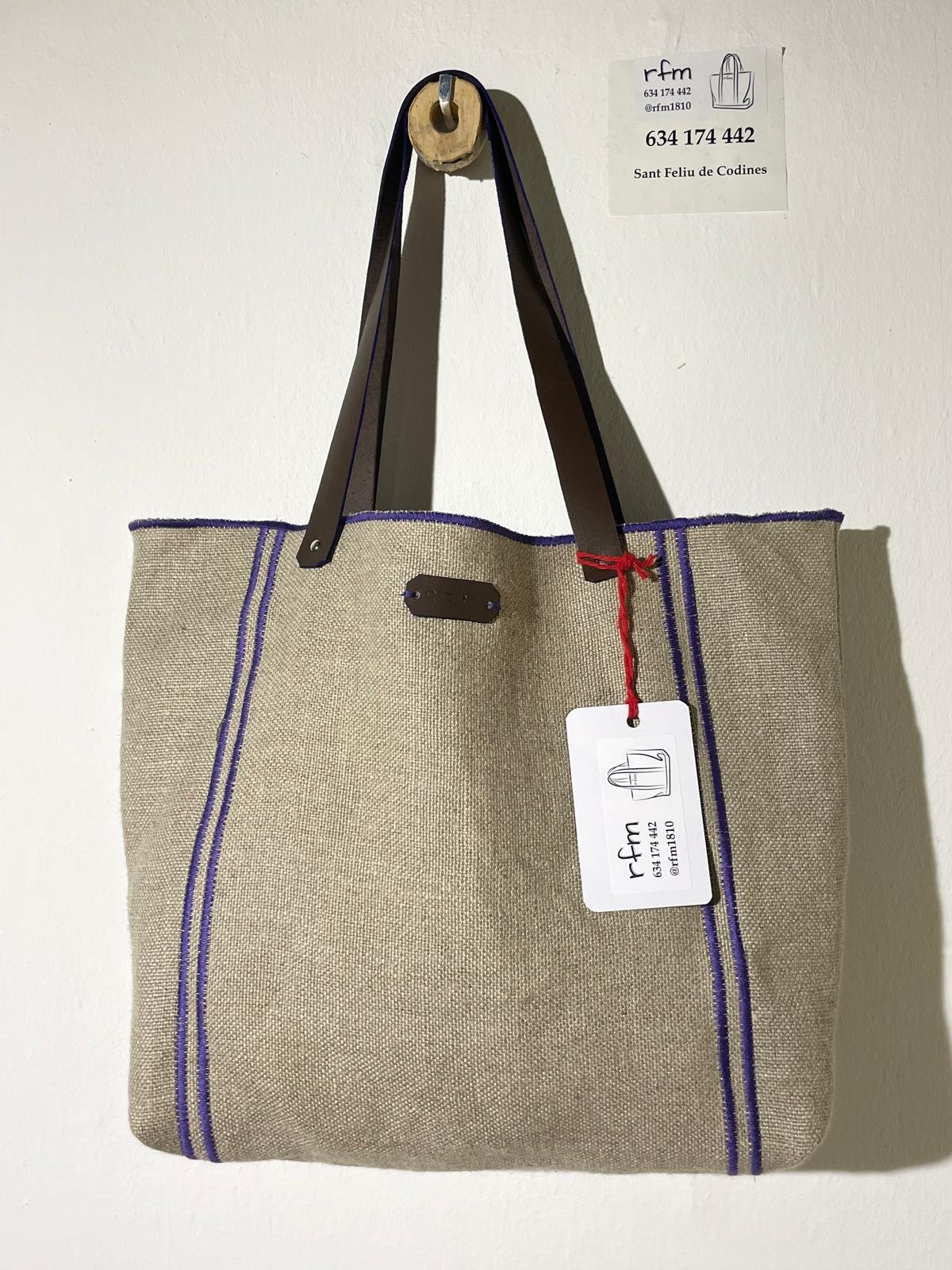 bolso lino beig con bordados azules