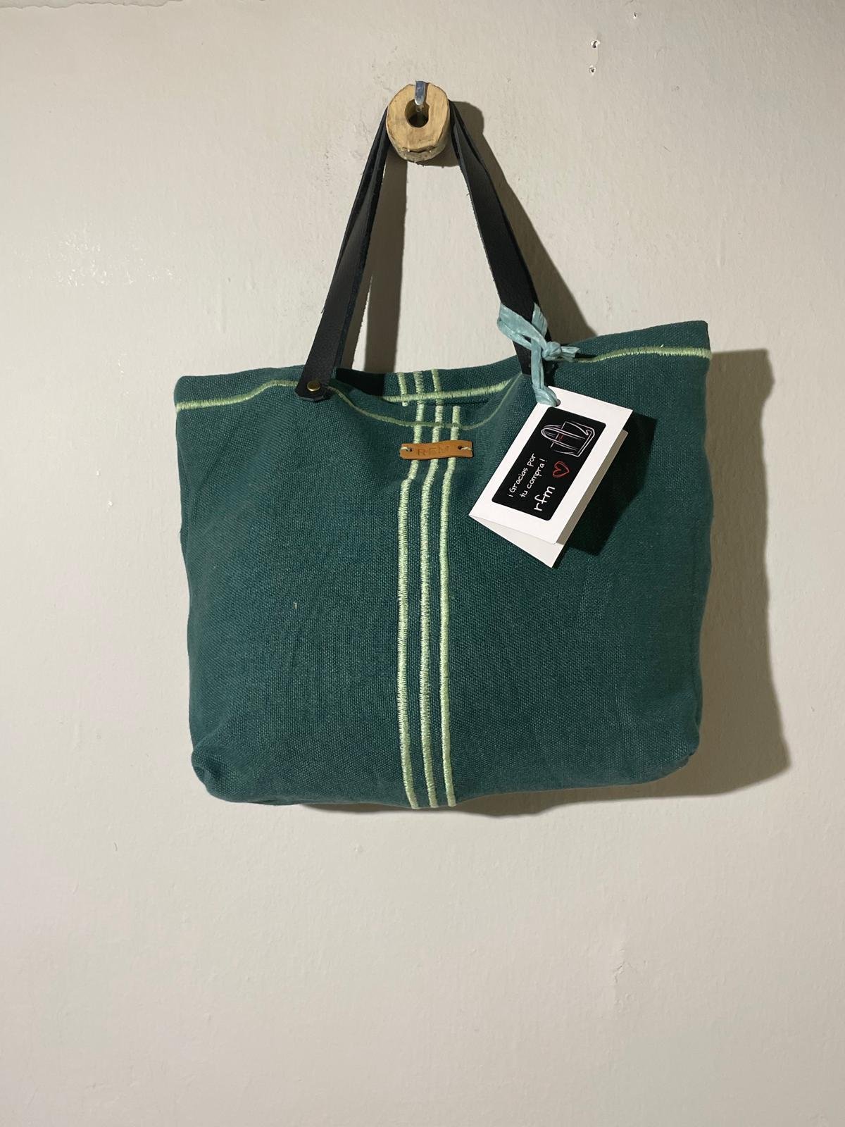 bolso lino verde con bordados verdes