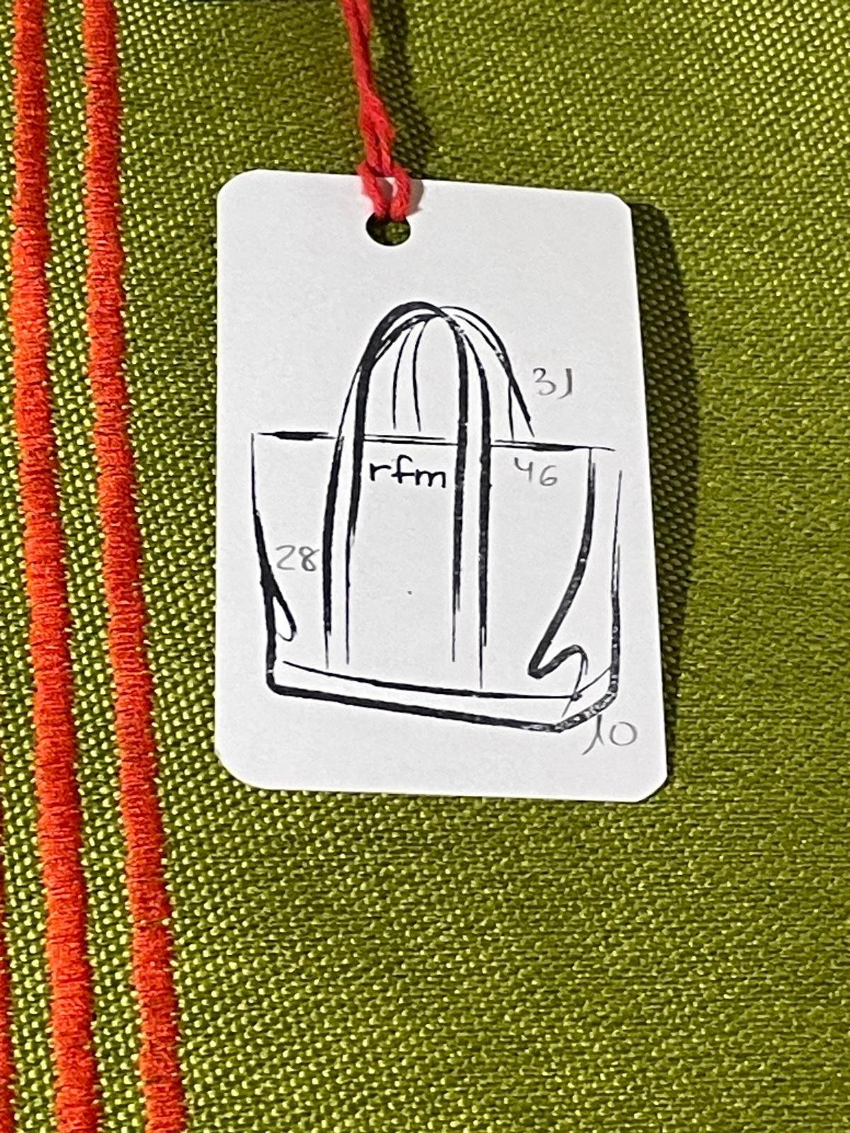 bolso lino verde interior plastificado con bordados rojos - Imagen 2