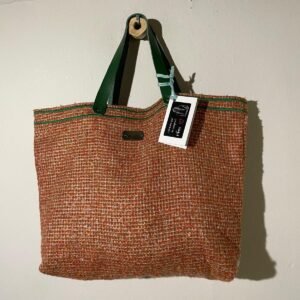 bolso marrón de tweed