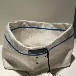 neceser de lino blanco con bordado azul