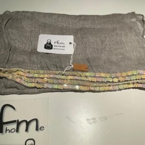 bufanda de lino gris con apliques de lentejuelas
