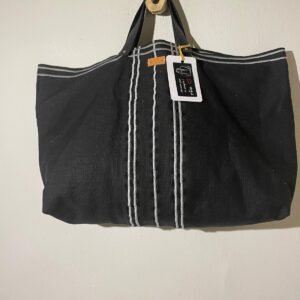 bolso lino negro con bordados blancos