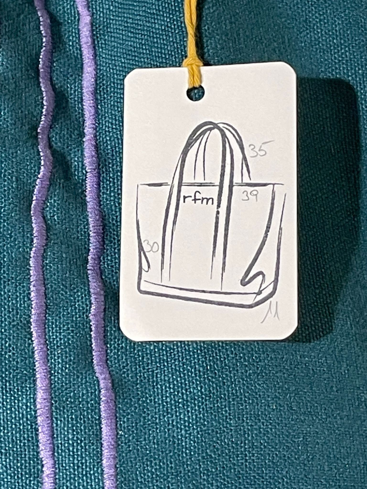 bolso lino azul con bordados lila - Imagen 2
