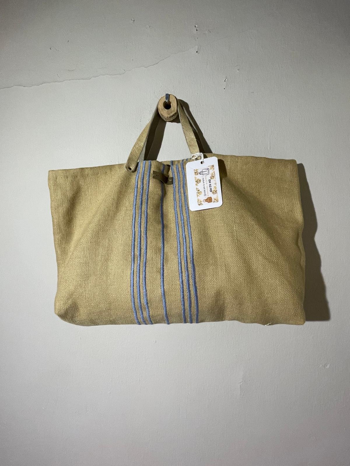 bolso lino beig bordados azul cielo