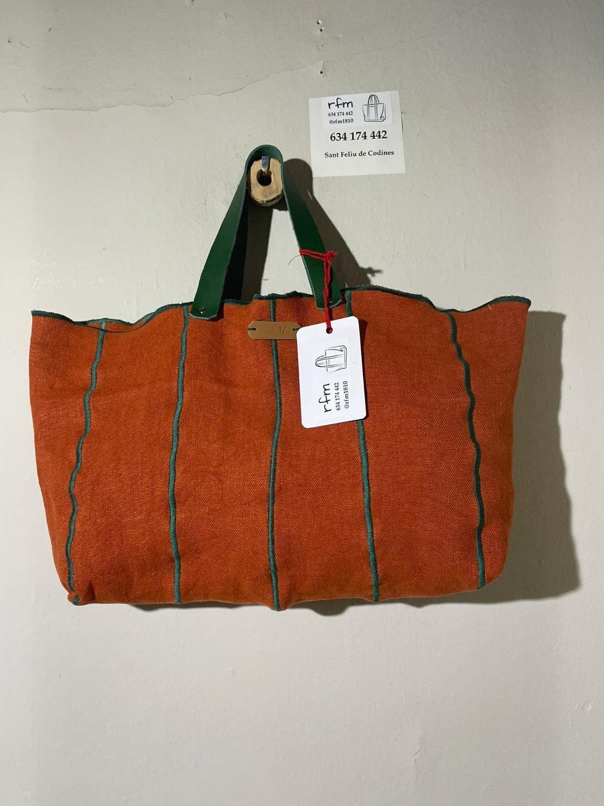 bolso lino naranja con bordados verdes