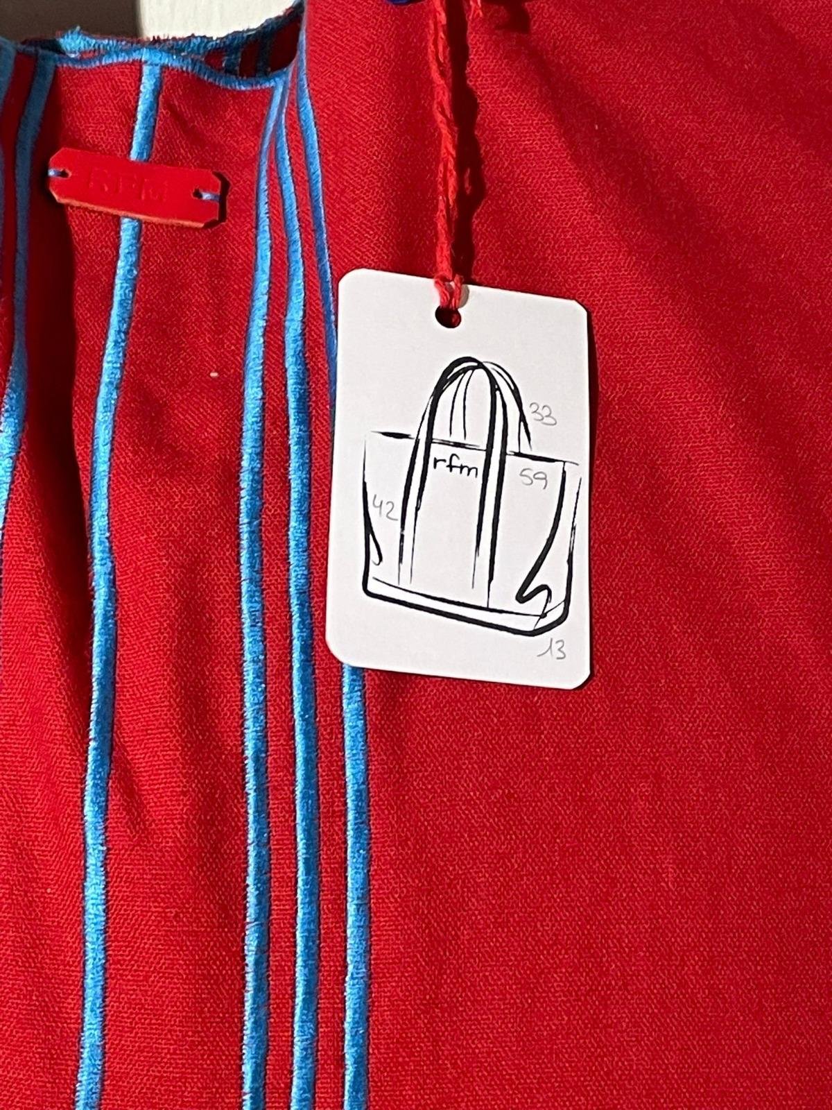 bolso algodón rojo con bordados azules - Imagen 2