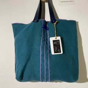 bolso lino azul con bordados lila