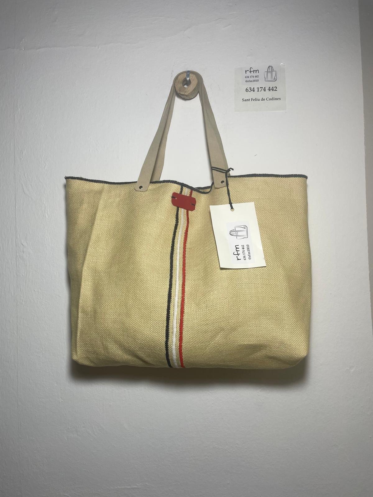 bolso lino beig con bordados bandera francesa