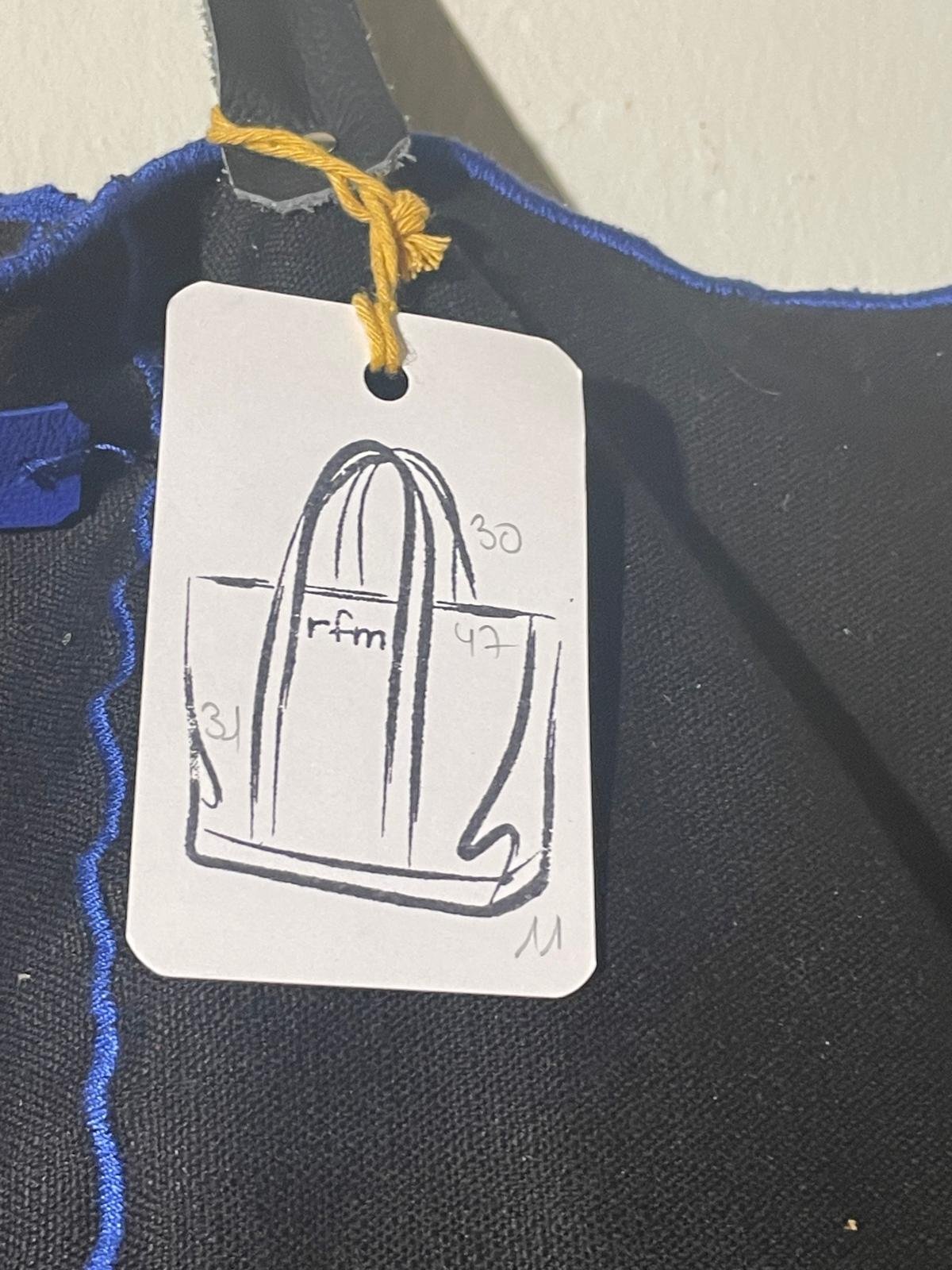 bolso lino azul con bordados azul - Imagen 2