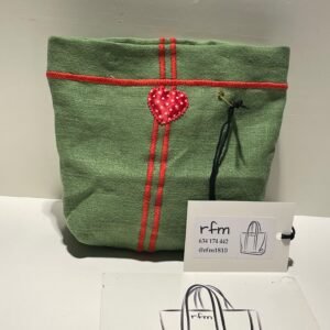 neceser de lino con bordados rojos