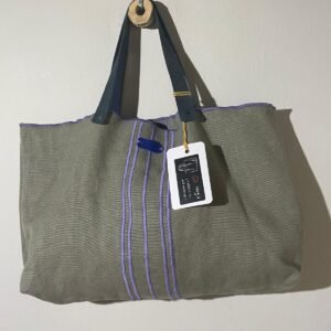 bolso lino gris con bordados lila