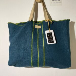 bolso lino azul con bordados verde lima