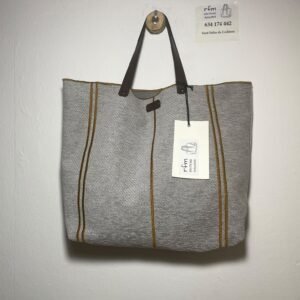 bolso chenilla gris con bordados camel