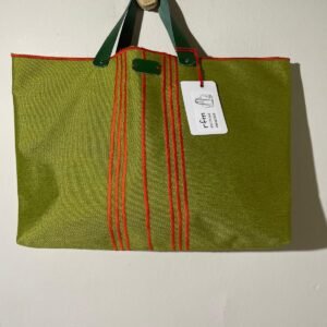 bolso lino verde interior plastificado con bordados rojos
