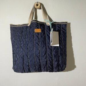 bolso acolchado azul marino bordados vertical