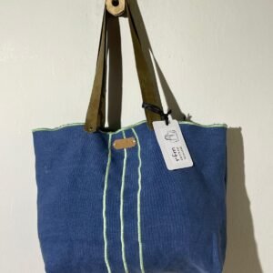 bolso lino azul con bordados verde menta