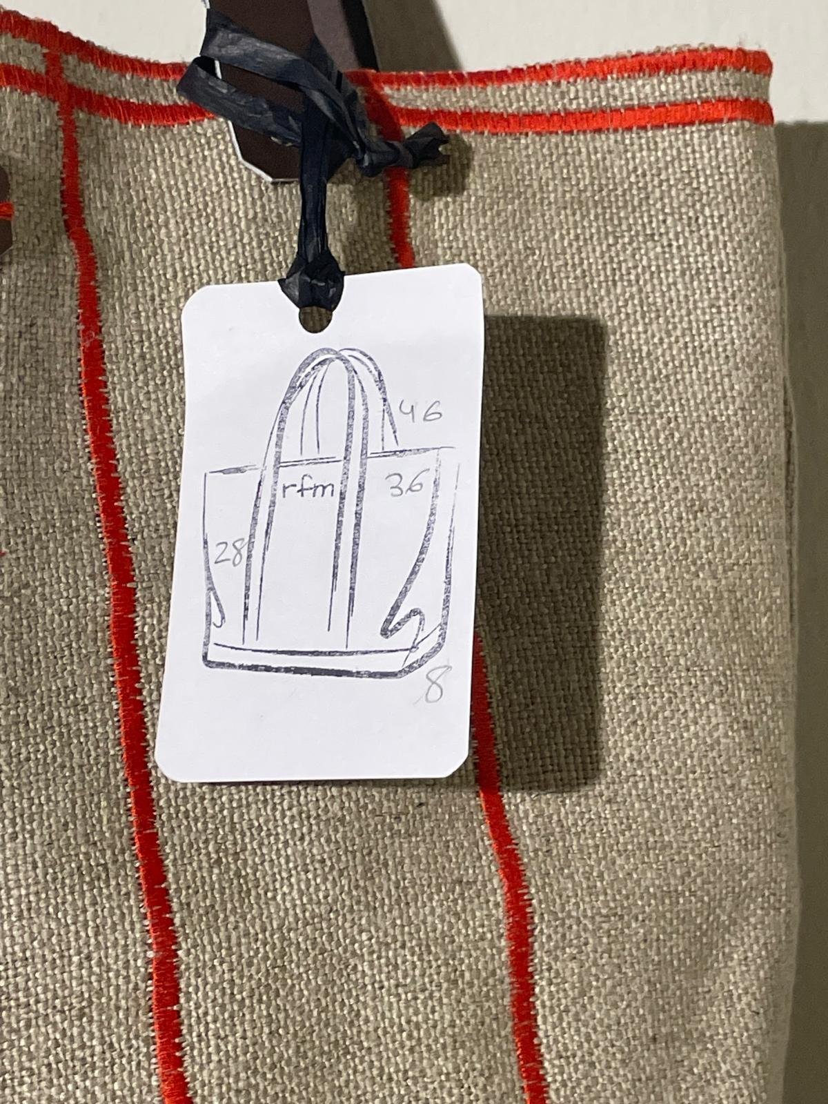 bolso lino gris con bordados rojos - Imagen 2