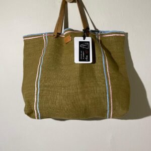 bolso lino verde con bordados azul cielo y rosa