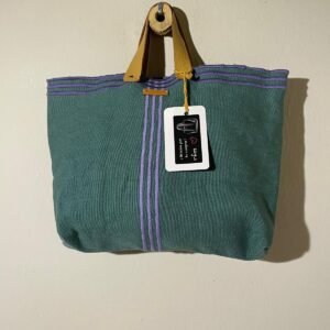 bolso lino verde con bordados lila