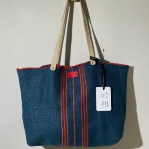 bolso lino azul con bordados rojos