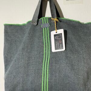 bolso lino gris con bordados verdes