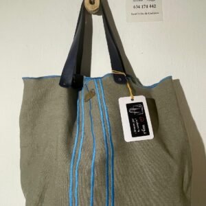 bolso lino gris con bordados azules