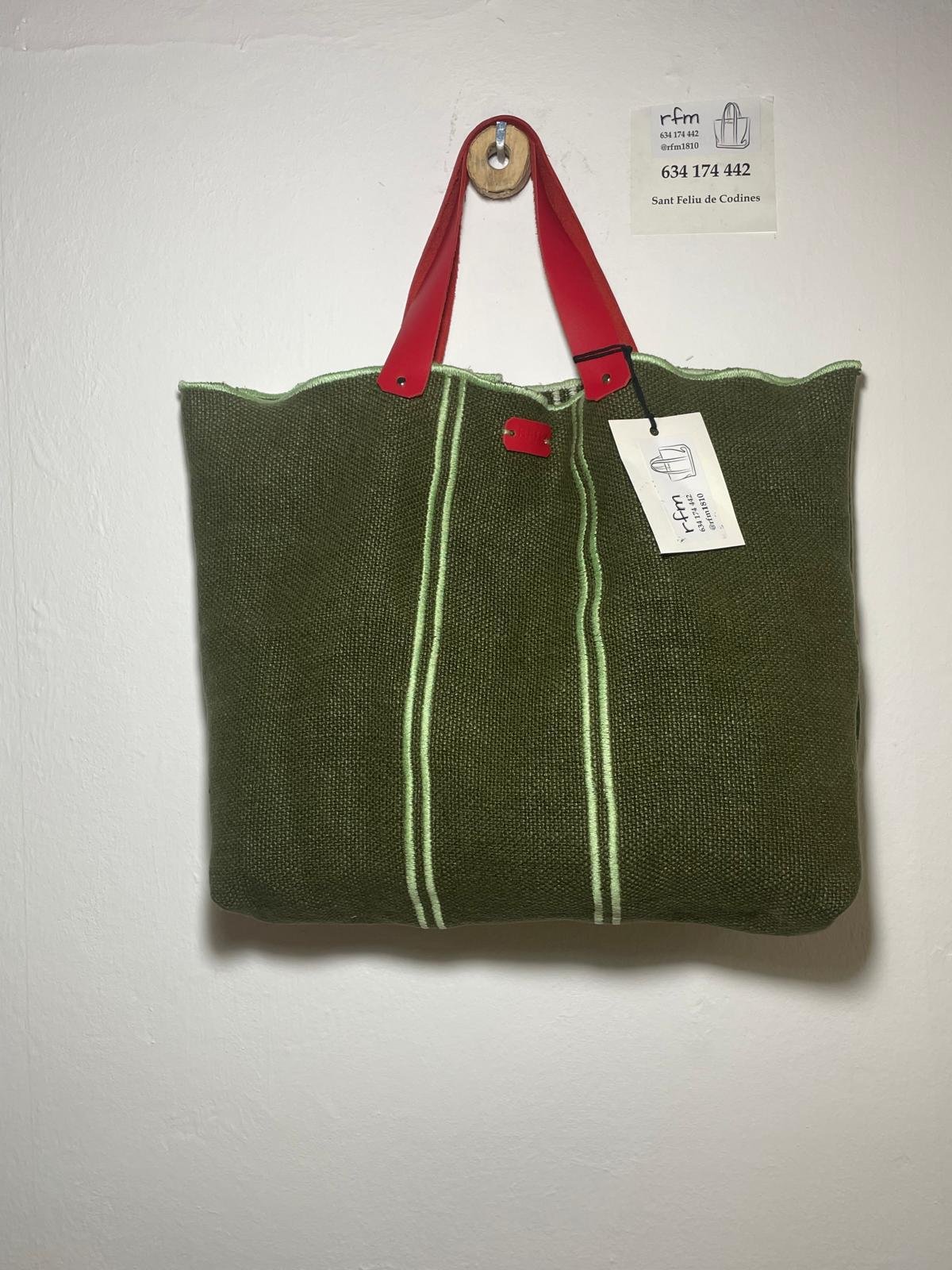 bolso lino verde con bordados verde lima