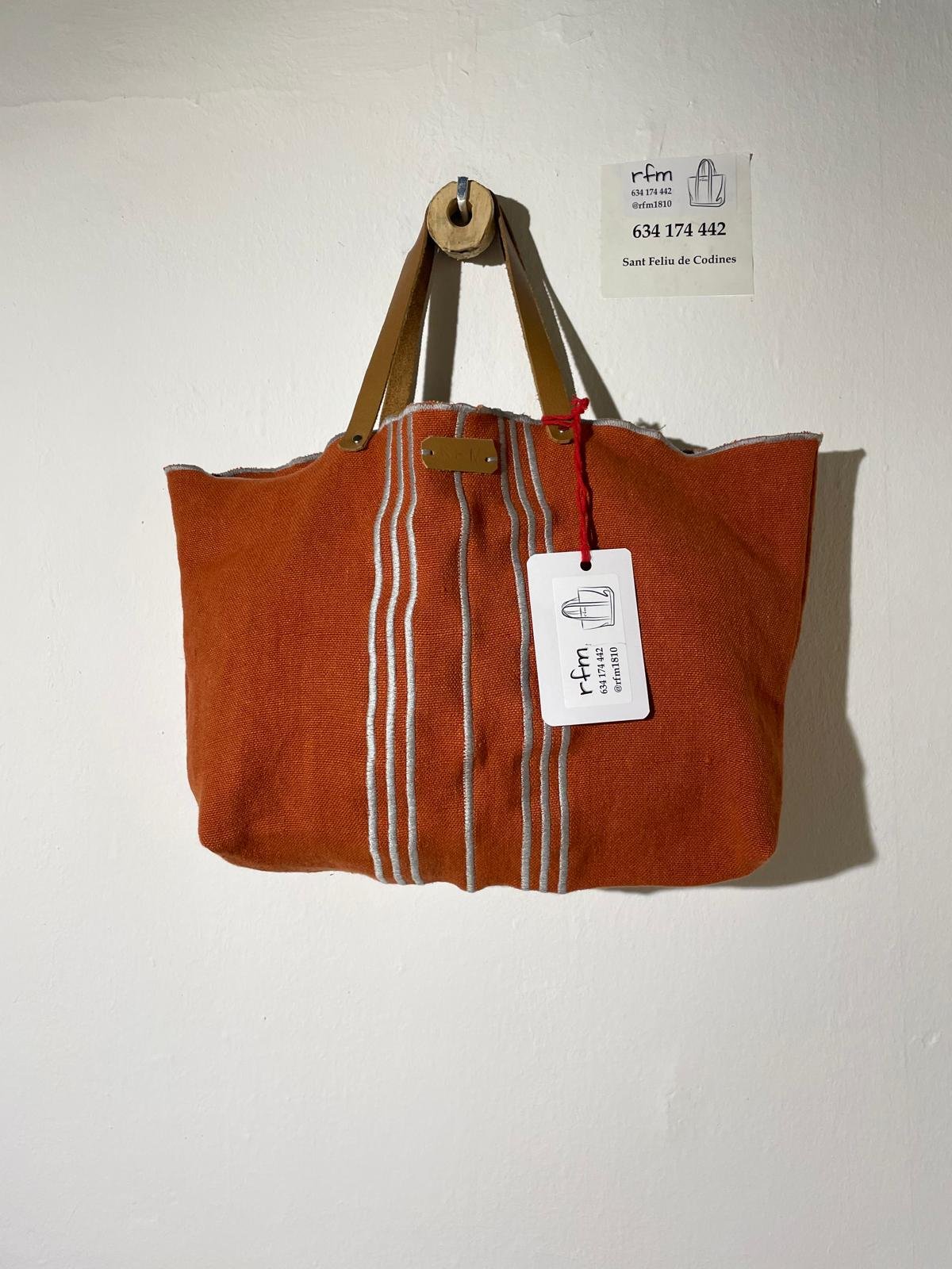 bolso lino caldera con bordados lila