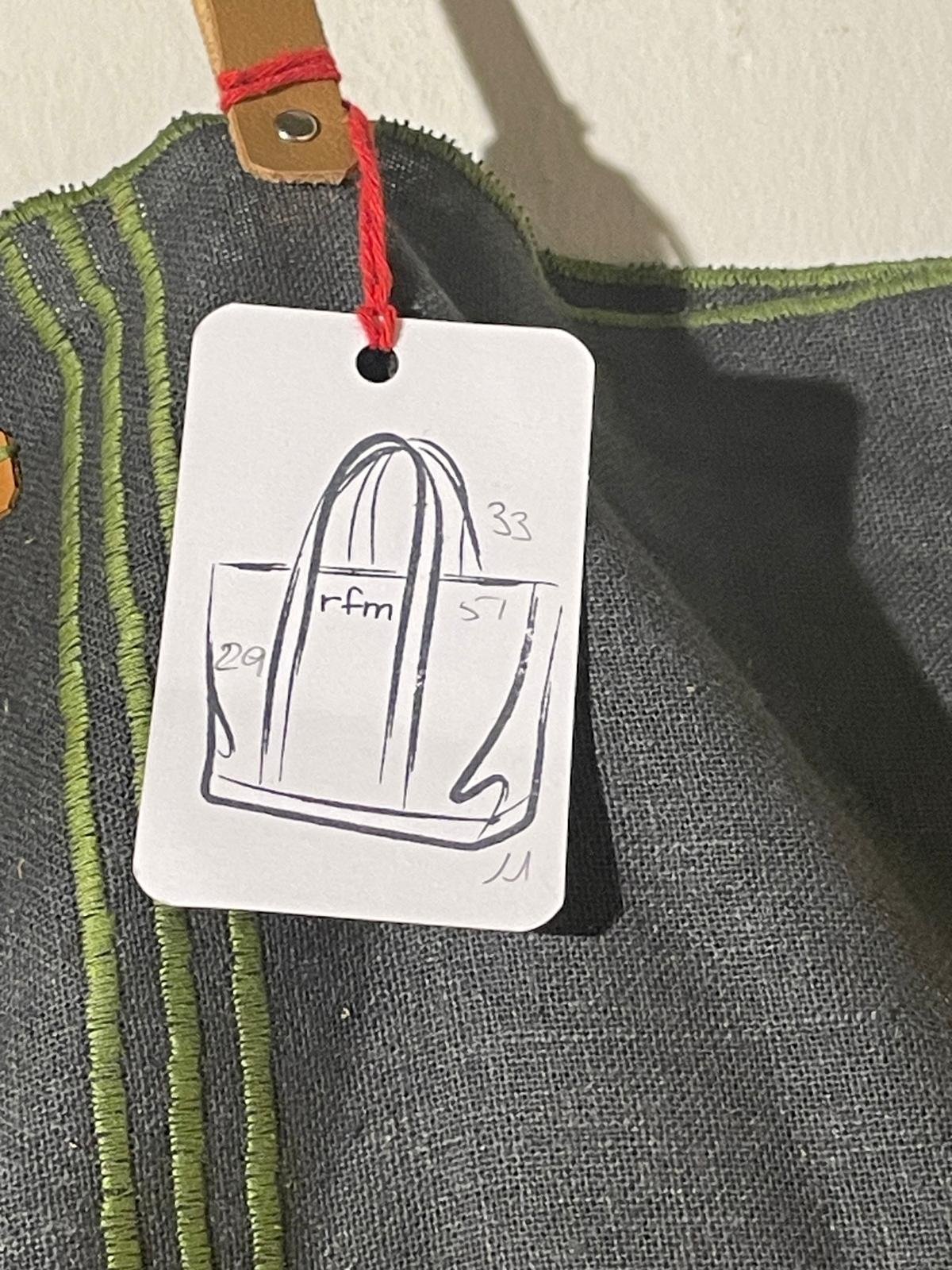 bolso lino gris con bordados kaki - Imagen 2